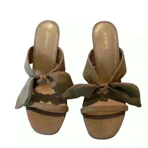 NWOT EXPRESS HEELS